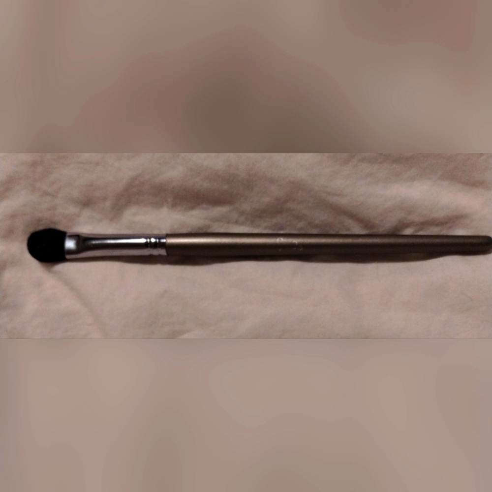 Quo All Over Shadow Eye Brush